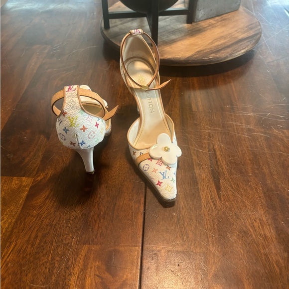 Multi White LV Heels - Picture 3 of 4